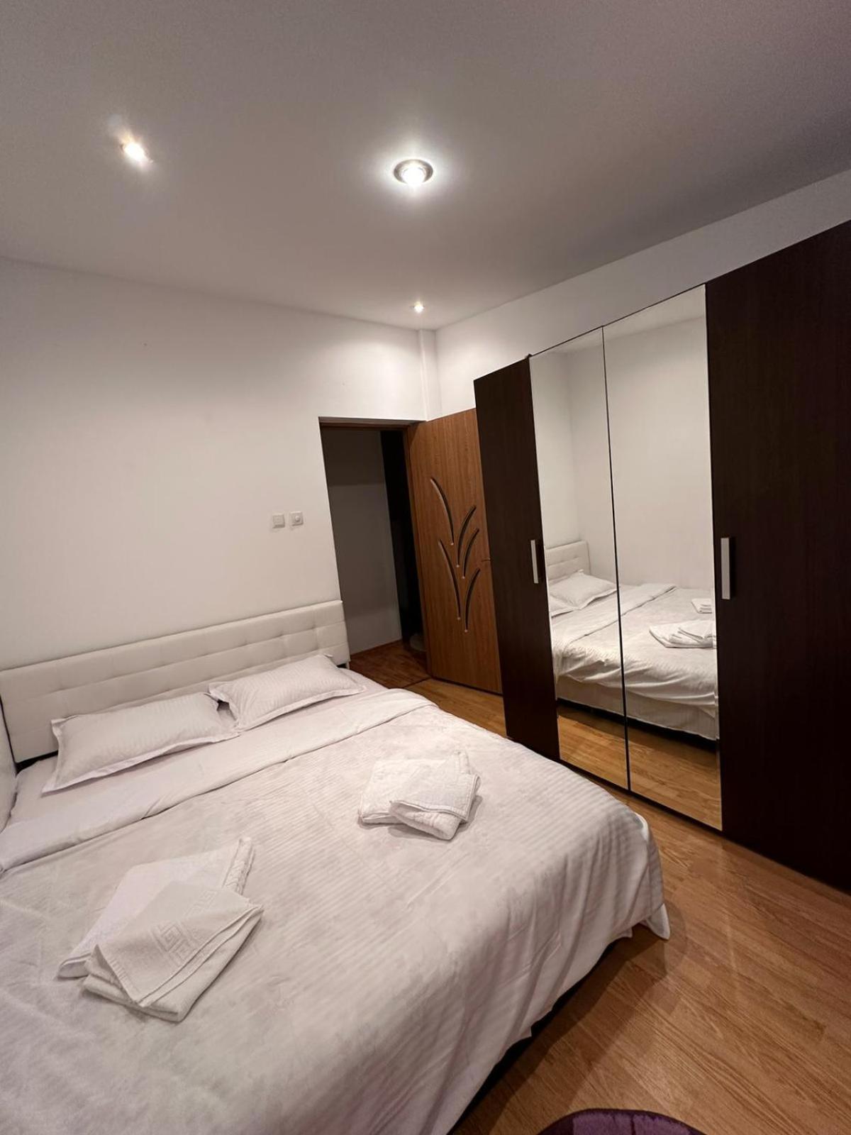 Special Apartment Nadeva Сучава Екстер'єр фото